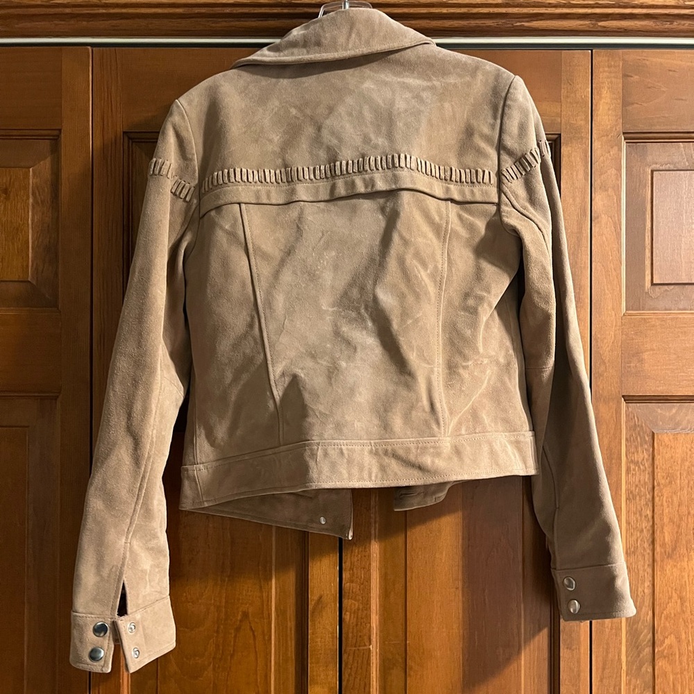 Stylish Women's Brown Suede Jacket - Picture 5 of 6